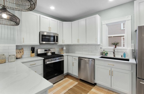 Oakley Casa | Stunning home in vibrant Oakley