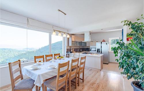 Zrnovo Casa | Stunning Home In Zrnovo With Wifi