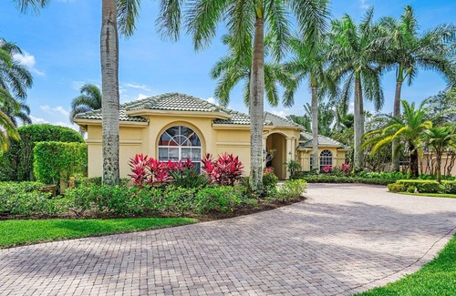 Pineapple Park - Ibis Casa | Stunning Home on Golf Course