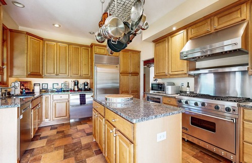 Arkdale Casa | Stunning home w/ hot tub, wet bar, theater room, pool table, near golf & lakes