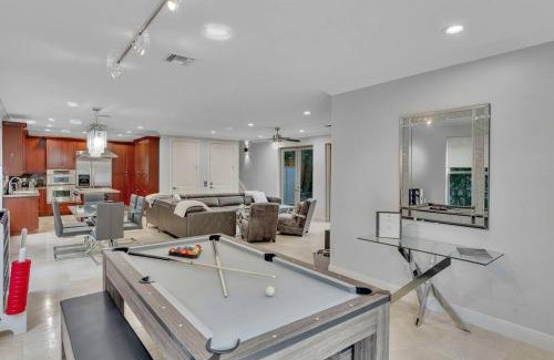 Victoria Park Villa | Stunning Home W/Pool Min to Beach Walk to Las Olas
