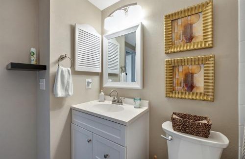 Temple Terrace Casa | Stunning Home with Heated Saltwater Pool and Pond View