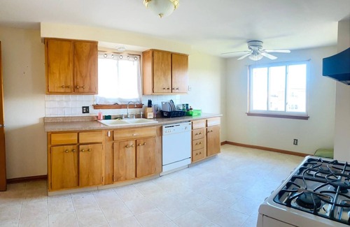 Cheektowaga Casa | Stunning house near by airport. No party allowed no loud music allowed