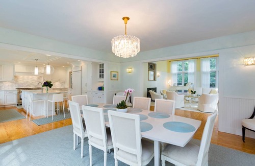 Village of Southampton Casa | Stunning House: Tenis y piscina en la sección de Southampton Estate