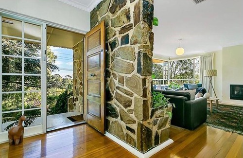 Bellevue Heights Casa | Stunning house with beautiful entertainment area!!