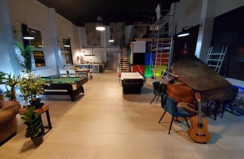 Suedviertel Apartamento | Stunning Industrial Loft in a former Power Plant