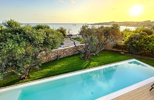 Marina di Felloniche Villa | Stunning 5*-villa w/ beach access, pool & jacuzzi
