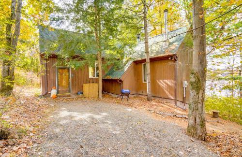 Athens Casa | Stunning Lake and Mtn Views Cozy Catskills Cabin!