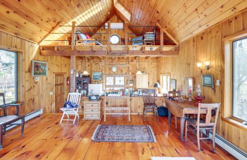 Athens Casa | Stunning Lake and Mtn Views Cozy Catskills Cabin!