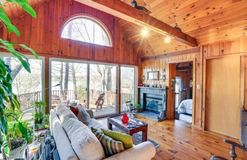 Athens Casa | Stunning Lake and Mtn Views Cozy Catskills Cabin!