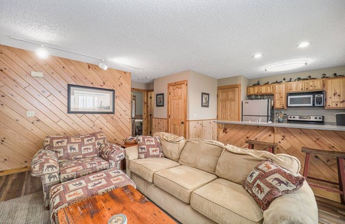 Bellaire Condominio | Stunning Lake Bellaire Views! 2 Bedroom Condo in Summit Village