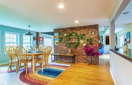 Eden Mills Casa | Stunning Lake Front! Modern+Chic+Cosy pet friendly