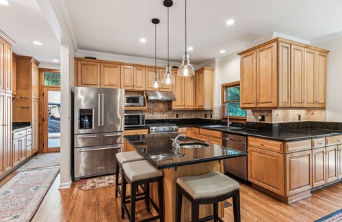 Gainesville Casa | Stunning Lake Front Estate With Private Deep Water Dock and Private Cove