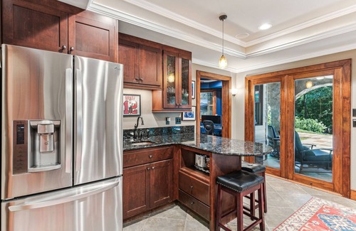 Gainesville Casa | Stunning Lake Front Estate With Private Deep Water Dock and Private Cove