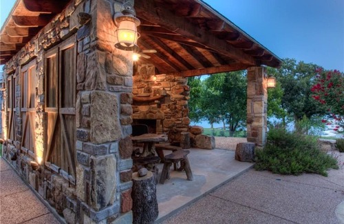 Azle Casa | Impresionante Lake House con increíble piscina y hermoso muelle para pescar y nadar