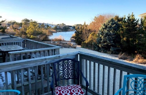 Sussex County Casa | Stunning Lake & Ocean Views! Spacious 5BR Townhome w/ Beach Access & Parking