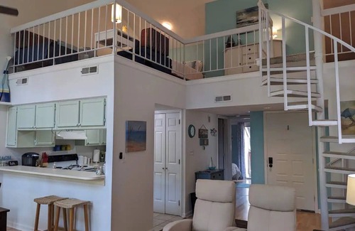 Avoca Condominio | Stunning Lake-themed condo on Lake Monroe at Eagle Pointe Golf Resort.