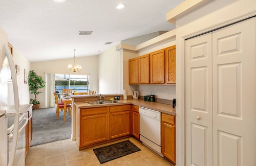 Kissimmee Villa | Impresionante vista al lago con piscina privada, cerca de Disney, sala de juegos, wifi gratuito, golf