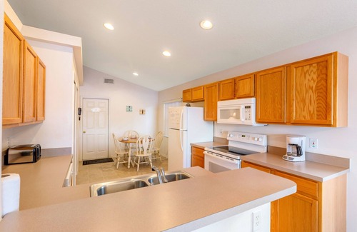 Kissimmee Villa | Impresionante vista al lago con piscina privada, cerca de Disney, sala de juegos, wifi gratuito, golf