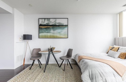 Fort York Apartamento | Stunning Lake View Top Floor Studio