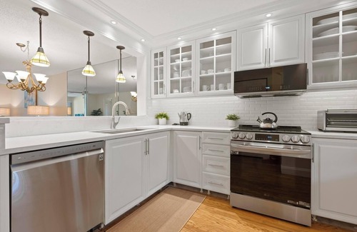 Gulf Gate Estates Condominio | Stunning lakefront condo near nSiesta Key beach