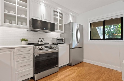 Gulf Gate Estates Condominio | Stunning lakefront condo near nSiesta Key beach