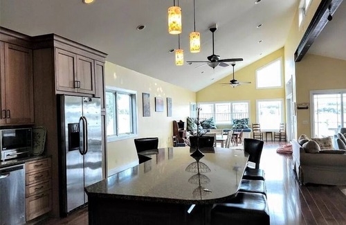 Penn Yan Casa | Stunning Lakefront Family Friendly getaway