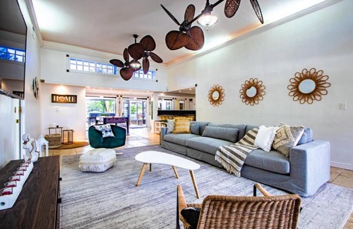 Ojus Casa | Stunning Lakefront Miami Pool House - Aventura Mall