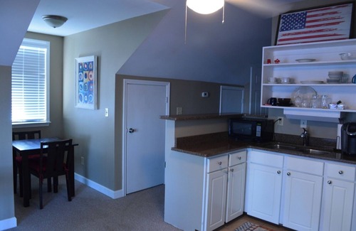 Gilbert Apartamento | Stunning Lakefront Sanctuary: Your Perfect Getaway
