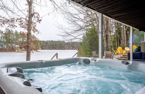 East Wakefield Casa | Stunning Lakefront Oasis—Hot Tub, Beach & Luxury!