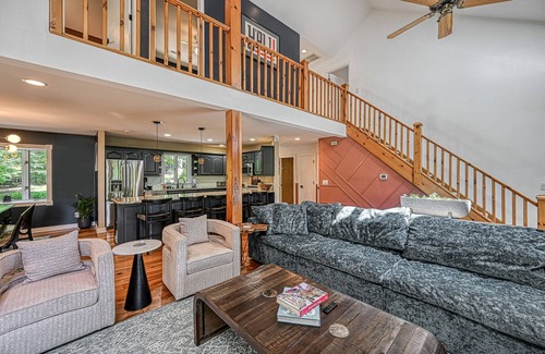 Livingston Casa | Stunning lakefront house with view, Free Wifi and secluded swimming area