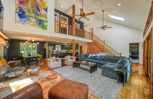 Livingston Casa | Stunning lakefront house with view, Free Wifi and secluded swimming area