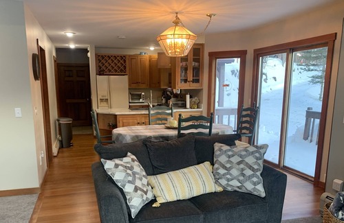 Eden Casa | Stunning Lakeside 5 Bed, 4 Bath Home in Lake Eden