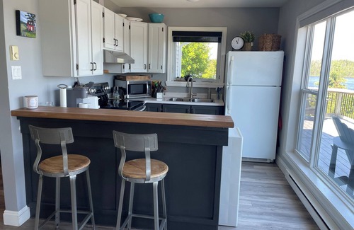 Burnt Cove Casa | Stunning Lakeside Retreat in Tors Cove – Nature Lover’s Paradise!