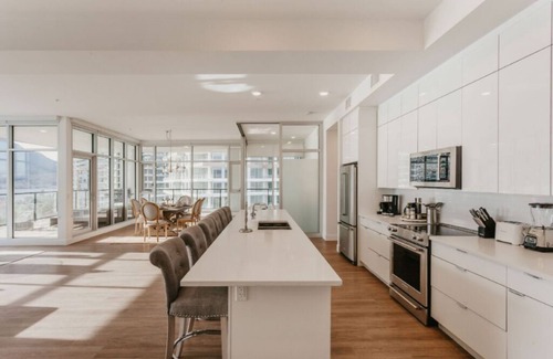 Cultural District Condominio | STUNNING LAKEVIEW ✧ 3BR BAYSIDE LUXURY PENTHOUSE✧