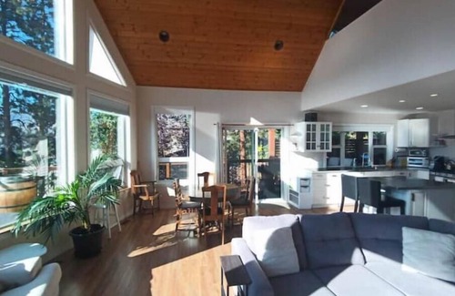 Central Okanagan Casa | Stunning lakeview chalet in heart of the Okanagan!