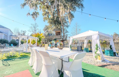Savannah Casa | Stunning Lakeview, Sleeps 12, Family Home