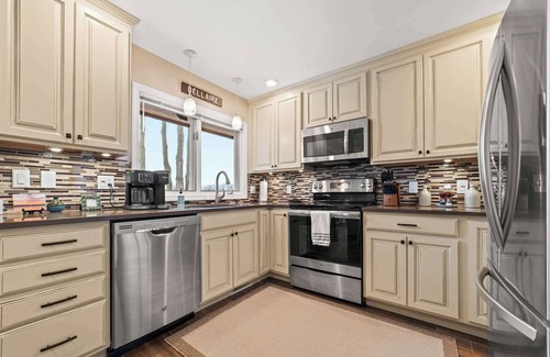 Bellaire Casa | New, condo stunning Lake View