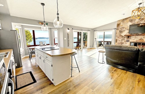 Ten Mile Casa | Stunning LakeViews | Private Boat Ramp, Sleeps 12!