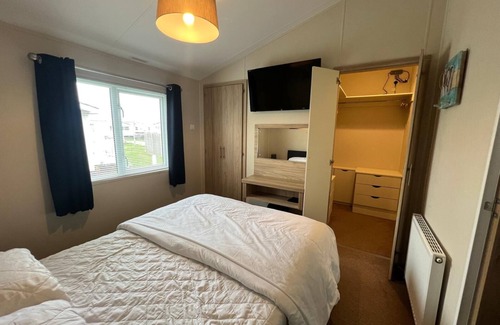 Great Yarmouth Cabina | Stunning lodge boasting large decking area at California Cliffs ref 50008L