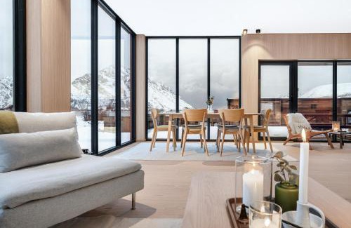 Vagan Casa | Stunning Lofoten Lodge with views and jacuzzi