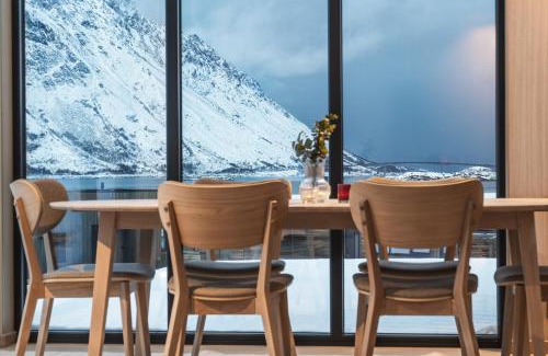 Vagan Casa | Stunning Lofoten Lodge with views and jacuzzi