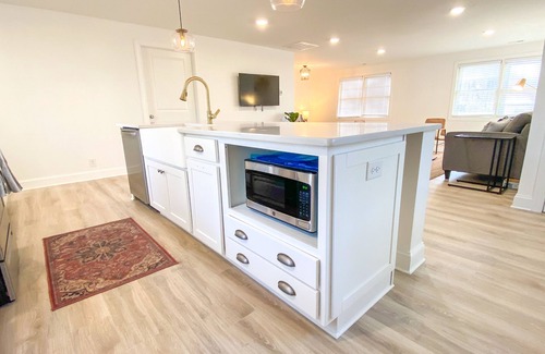 North Garrett Road Casa | Stunning Loft w/ King Suite: near Duke/UNC, RDU Airport, Downtown