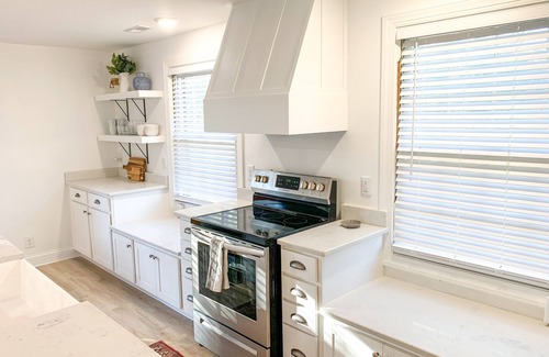 North Garrett Road Casa | Stunning Loft w/ King Suite: near Duke/UNC, RDU Airport, Downtown