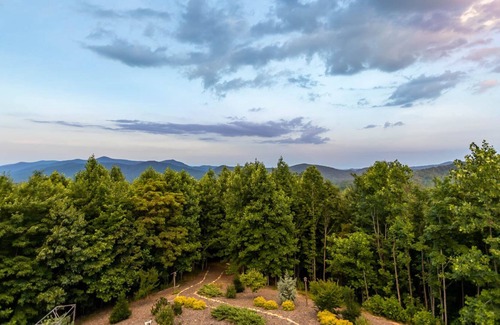 Vein Mountain Cabina | Stunning Log Cabin with Panoramic Mountain Views