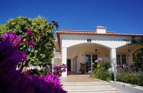 Praia del Rei Villa | Una lujosa villa de 4 dormitorios con jacuzzi