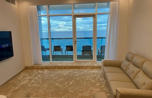Rumailah Apartamento | Stunning Luxury beach apartment in Ajman Corniche Residence with full sea view