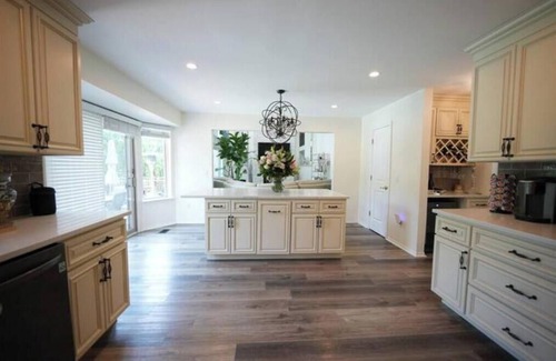 Macomb Casa | Stunning Luxury Colonial Estate
