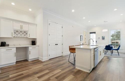 Leonidas Casa | Stunning Luxury Home 2 Blocks From Streetcar