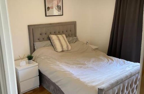 Broad Green Apartamento | Stunning luxury spacious apartment with balcony in London.